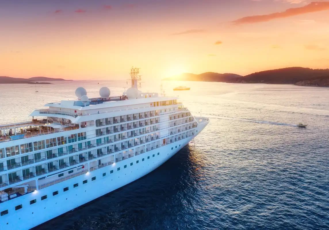 Luxury Cruise & Yacht Journeys